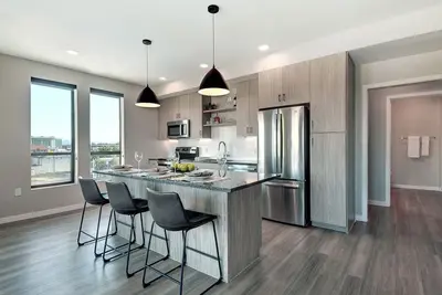 New Listing! Spacious Downtown 2bd with Resort Amenities