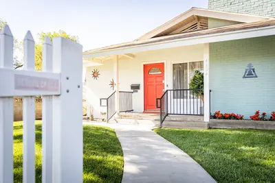 Image de Downtown Riverside Boho Retreat