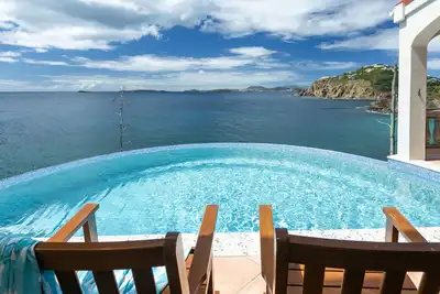 Image de Sea View Terrace, Stunning Views, pool, private, quiet and convenient location!