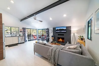 Image de \"Lux Mod Cabin\" In the Pines. Pine, Az