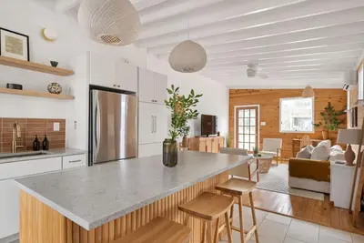 Image de The Casita - Close to Beach & Bay, Outdoor Shower!