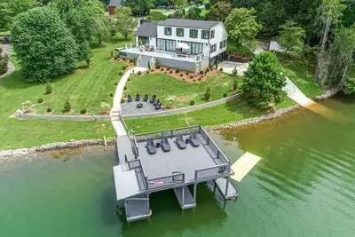 Image de Deluxe 5br Lakefront Home -  2 Docks & Boat Ramp