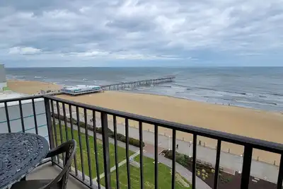 Image de The Colony Condominiums Oceanfront Unit with Amazing Oceanfront Balcony\n