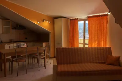 Image de elegant attic and mountain bikes