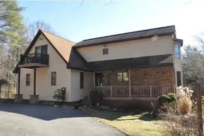 Image de Welcome to \"The Snurfer House\". Your getaway in the Pocono Mountains!