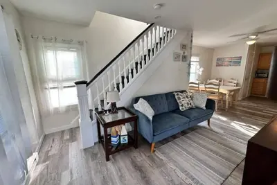 Image de 2br Cottage 3 blocks to the beach- walking distance to everything in town