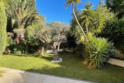 Image de Grand Rez de jardin dans le Carré d'or, plage et ville à pied