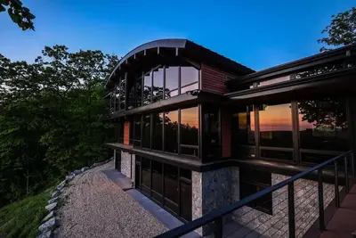 Image de Sunset Falls: A Berkshire Mountain Luxury Retreat