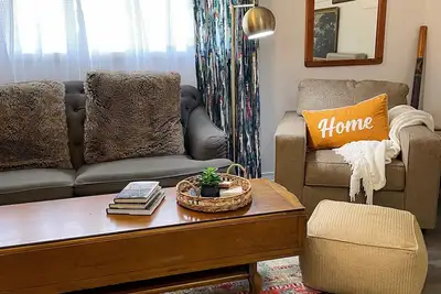 Image de Cheerful 1 Bedroom Cottage w\/Ample Parking, Close to Wm Sports & Events Center