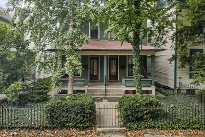 Image de Short North Escape/ Free Parking/Cozy Backyard