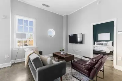 Image de Historic Penthouse Downtown Apt Near Bham Hospital