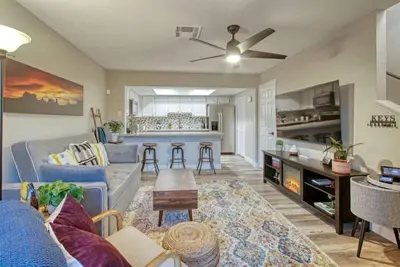 Image de Wrigley'S Home Plate In Mesa, Poolside, Trendy Condo, King Bed