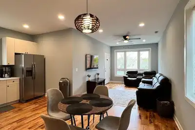 Image de Spacious brand new condo - 15 min from downtown Chicago! Sleeps 6