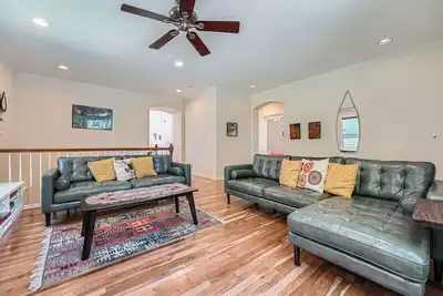 Image de Modern Comfort in Central Park: 4br Home in Denver