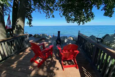 Image de Lake Erie's charming 4 season Lake Houz with Bbq, Fire Pit & more