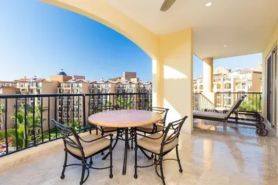 Image de Large, modern, luxurious cond in Nuevo Vallarta.