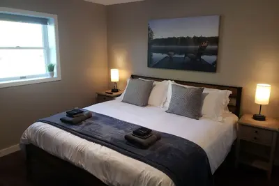 Image de Recently renovated end-unit apartment in the heart of the Finger Lakes