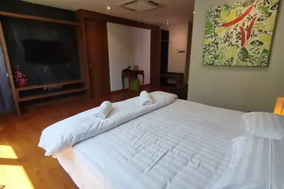 Close to the airport & within Kk city, convenient to get around and amazing view