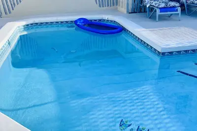 Image de Spacious condo cable beach with pool near beach