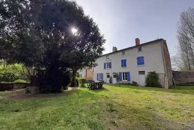 Image de Grande maison isolée adossée à son Moulin du XVIème siècle