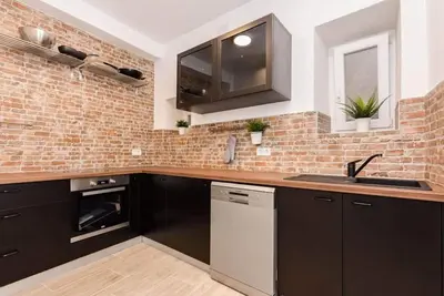 Image de Romantic villa in center town — 5 min from the beach!