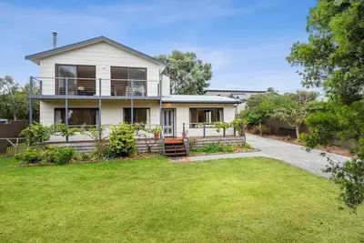 Image de Beach lovers' paradise, this family vacation property is close to three fabulous beaches, boasts two