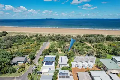 Image de Secluded, beachfront, large and airy beach-house.