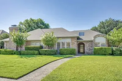 Brand New Renovation - Sunny and Comfortable