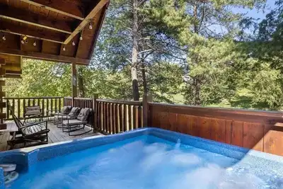Image de Stunning 2bd w/ Views! Hot Tub + Mins from Town!