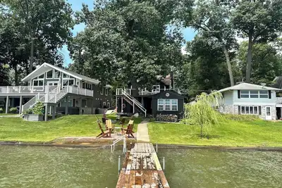 Image de Lakefront Magician Lake Cottage Sleeps 11