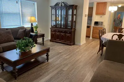 Quiet 1 Bedroom Apartment Condo close to Downtown - Emerald Elite