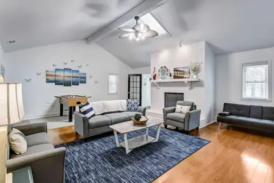Image de 15 Mins to Tybee&Downtown! Fenced Yard & Firepit