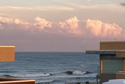 Image de Breathtaking views steps from the beach