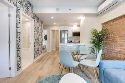 Image de M11 | Mount-Royal Suites: 3br + sofa bed - 312