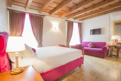 Image de The Baroness Apartment   Lady Capulet