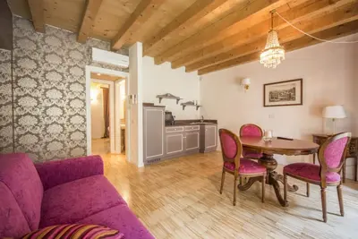 Image de The Empress Apartment   Split Level   Lady Capulet