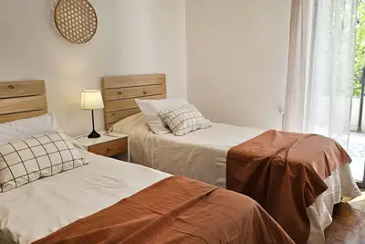 Image de Dos terrazas para disfrutar al aire libre, cochera