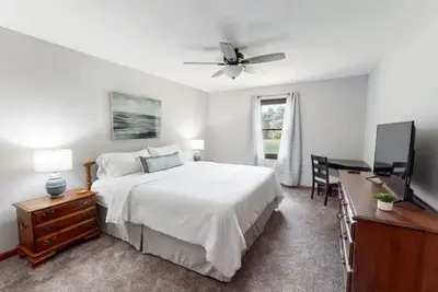 Image de Peaceful 2 Br sleeps 6 - Near Grand Park