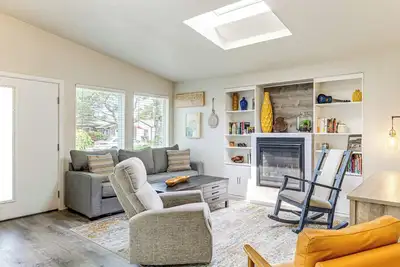 Image de Walk to Seaside Beach: Vacation Rental Cottage!