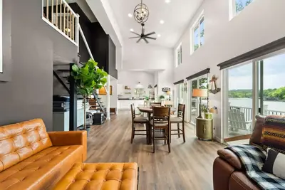 Image de Modern Lake Front House Lake of the Ozarks 4 bed 2 bath Dock Boat private Mm44