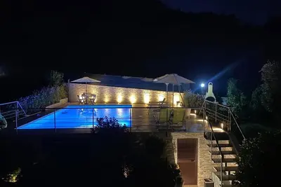 Image de Apartment just steps away from the sea with pool and whirlpool