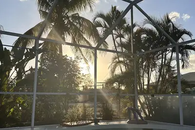 Image de Coastal Oasis, heated pool, 1 mile from the beach! Fully stocked and equipped.