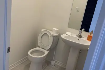 Image de Brand New 6 bedroom 5 bathroom house