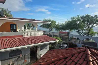 Image de El Shaddai Retreat – Lakeside Getaway \nPeaceful lakefront home