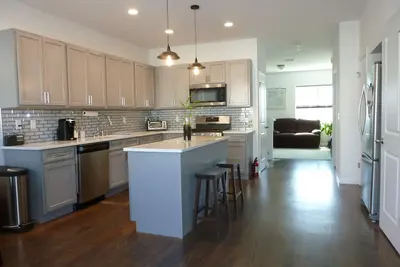 Image de New Modern Townhome Near Beach With King Beds