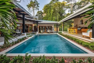 Image de Villa Port Vell, new home 4 Br/4 Ba, pool and bar! Now with A/C