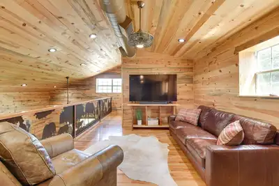 Image de Early Cabin w/ Deck ~ 20 Mi to Lake Brownwood!