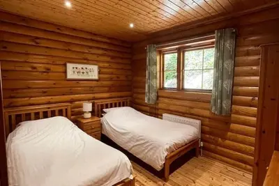 Image de 'oak' Log Cabin With hot tub