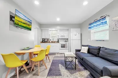 Image de Charming Stand Alone Cottage! Walk 2 Beach/Bridge