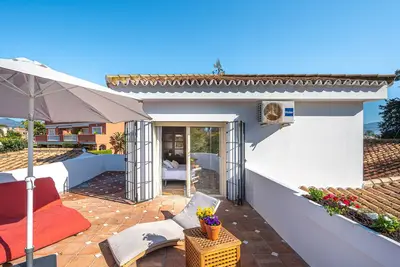 Image de Beautiful House 5 Minutes Walking From The Beach